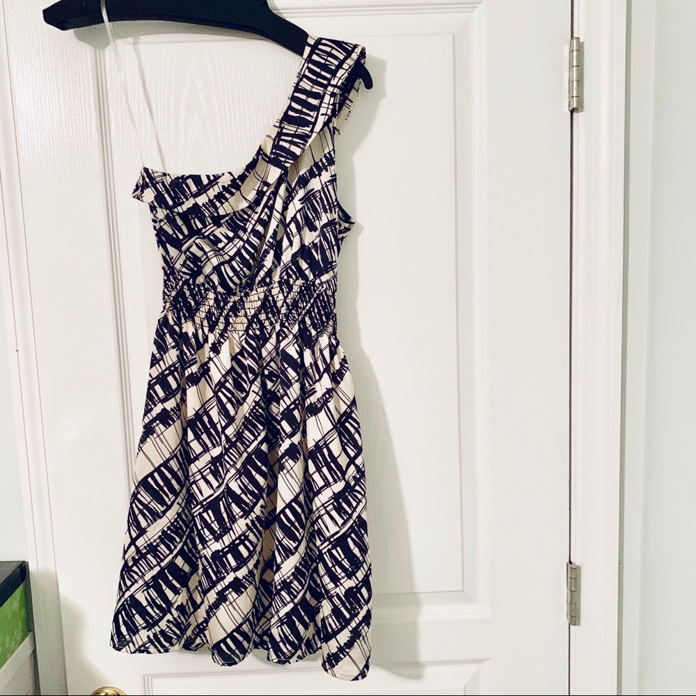 One should geometric print dress